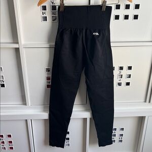 AYBL Jet Black Seamless Women’s Leggings
Size Small